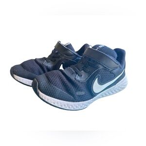 Nike Boys Size 1 Sneakers